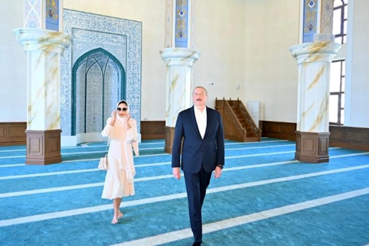 Prezident və ailə üzvləri Saatlı məscidinin AÇILIŞINDA