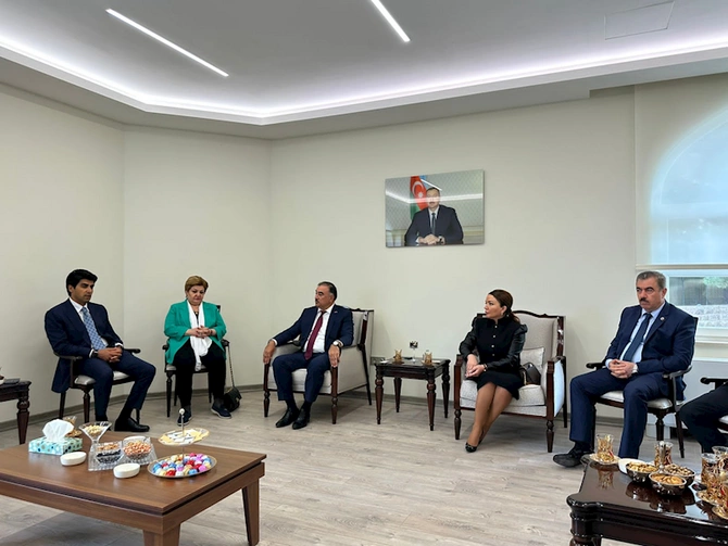 Azərbaycan səfiri vətəndaş cəmiyyəti nümayəndələri ilə görüşdü — FOTOLAR