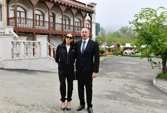 Prezident ailə üzvləri ilə ŞUŞADA — FOTOLAR