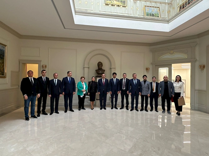 Azərbaycan səfiri vətəndaş cəmiyyəti nümayəndələri ilə görüşdü — FOTOLAR