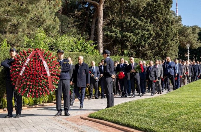 “Azərsun Holdinq” tərəfindən “Heydər Əliyev” ilinə həsr olunmuş silsilə tədbirlər həyata keçirilib — FOTOLAR “Azərsun Holdinq” tərəfindən “Heydər Əliyev” ilinə həsr olunmuş silsilə tədbirlər həyata keçirilib — FOTOLAR