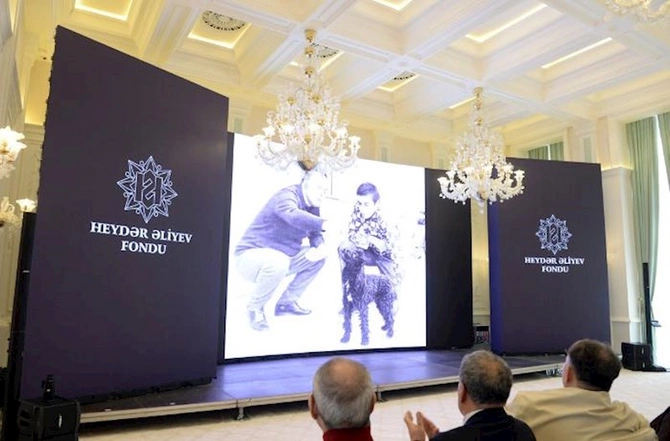 Şuşada Ulu Öndər Heydər Əliyevin 100 illiyi münasibətilə film nümayiş olunub — FOTOLAR