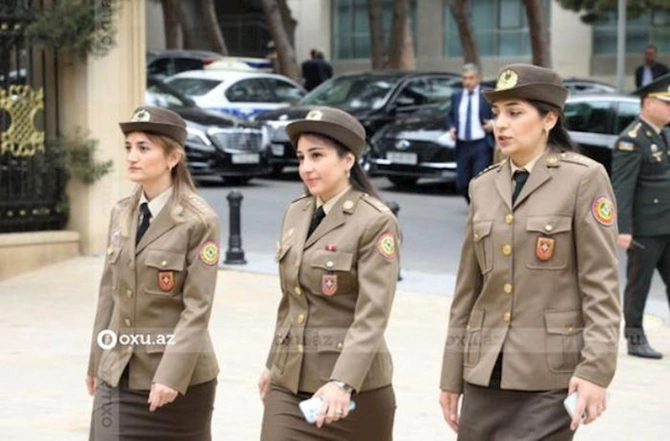 Dövlət qurumlarının nümayəndələri Fəxri xiyabanı ziyarət edirlər — FOTOLAR Dövlət qurumlarının nümayəndələri Fəxri xiyabanı ziyarət edirlər — FOTOLAR