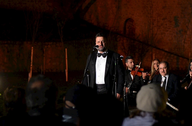 Şuşada “Ümummilli Lider Heydər Əliyev-sevimli mahnılar” adlı konsert proqramı təqdim olunub Şuşada “Ümummilli Lider Heydər Əliyev-sevimli mahnılar” adlı konsert proqramı təqdim olunub