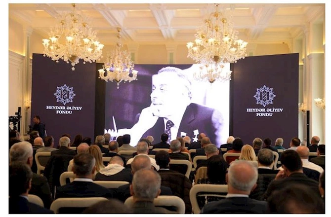 Şuşada Ulu Öndər Heydər Əliyevin 100 illiyi münasibətilə film nümayiş olunub — FOTOLAR