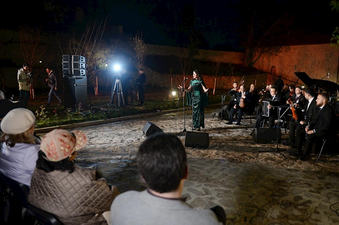 Şuşada “Ümummilli Lider Heydər Əliyev-sevimli mahnılar” adlı konsert proqramı təqdim olunub Şuşada “Ümummilli Lider Heydər Əliyev-sevimli mahnılar” adlı konsert proqramı təqdim olunub