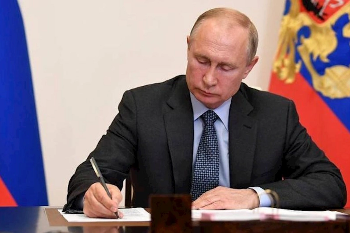Putin 8 Martda 52 qadını əfv etdi