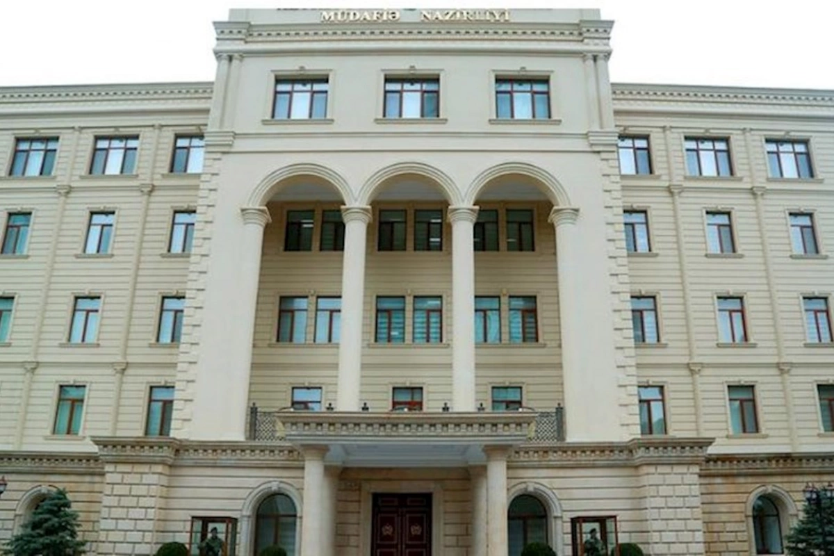 MN: Ermənistan sərhəddə canlı qüvvə və döyüş texnikası cəmləşdirir