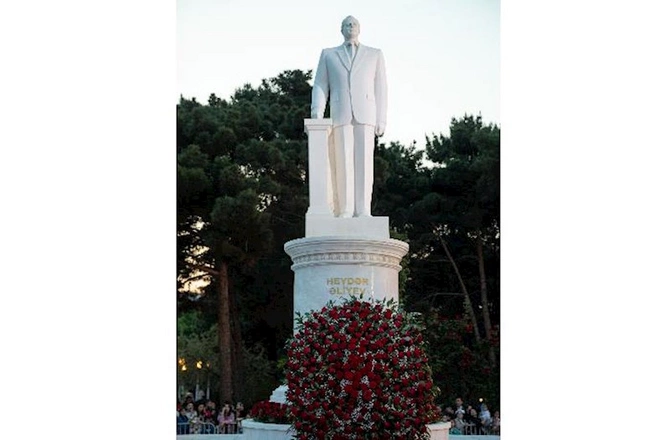 Abşeronda Heydər Əliyevin 100 illik yubileyinə həsr olunmuş konsert keçirildi — VİDEO/FOTOLAR Abşeronda Heydər Əliyevin 100 illik yubileyinə həsr olunmuş konsert keçirildi — VİDEO/FOTOLAR