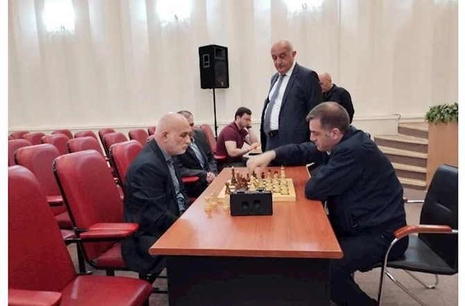 “Azəriqaz”da “Heydər Əliyev İli” çərçivəsində şahmat yarışı keçirildi — FOTO “Azəriqaz”da “Heydər Əliyev İli” çərçivəsində şahmat yarışı keçirildi — FOTO