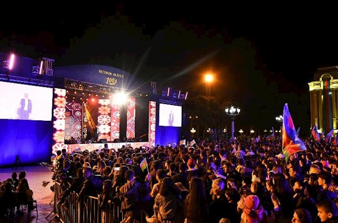 Abşeronda Heydər Əliyevin 100 illik yubileyinə həsr olunmuş konsert keçirildi — VİDEO/FOTOLAR Abşeronda Heydər Əliyevin 100 illik yubileyinə həsr olunmuş konsert keçirildi — VİDEO/FOTOLAR
