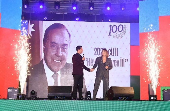 Abşeronda Heydər Əliyevin 100 illik yubileyinə həsr olunmuş konsert keçirildi — VİDEO/FOTOLAR Abşeronda Heydər Əliyevin 100 illik yubileyinə həsr olunmuş konsert keçirildi — VİDEO/FOTOLAR