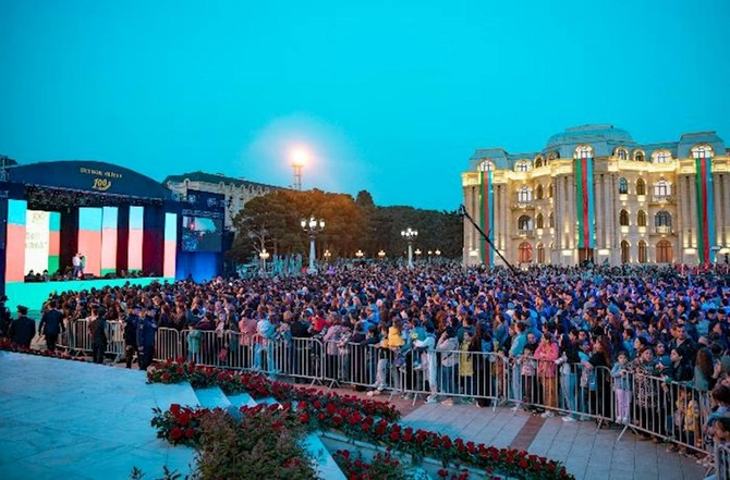 Abşeronda Heydər Əliyevin 100 illik yubileyinə həsr olunmuş konsert keçirildi — VİDEO/FOTOLAR Abşeronda Heydər Əliyevin 100 illik yubileyinə həsr olunmuş konsert keçirildi — VİDEO/FOTOLAR