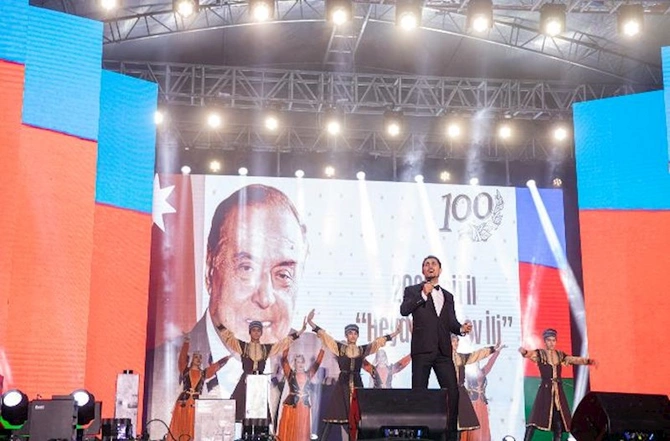Abşeronda Heydər Əliyevin 100 illik yubileyinə həsr olunmuş konsert keçirildi — VİDEO/FOTOLAR Abşeronda Heydər Əliyevin 100 illik yubileyinə həsr olunmuş konsert keçirildi — VİDEO/FOTOLAR