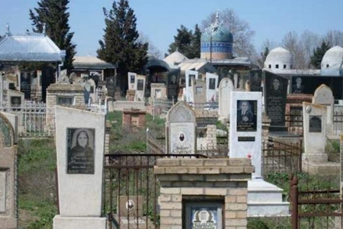 Astarada dəhşət — Oğlunun məzarı üstündə özünü asdı