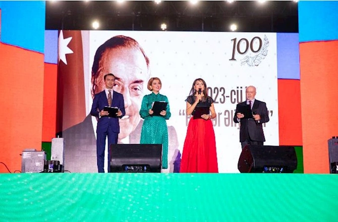 Abşeronda Heydər Əliyevin 100 illik yubileyinə həsr olunmuş konsert keçirildi — VİDEO/FOTOLAR Abşeronda Heydər Əliyevin 100 illik yubileyinə həsr olunmuş konsert keçirildi — VİDEO/FOTOLAR