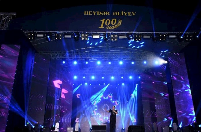 Abşeronda Heydər Əliyevin 100 illik yubileyinə həsr olunmuş konsert keçirildi — VİDEO/FOTOLAR Abşeronda Heydər Əliyevin 100 illik yubileyinə həsr olunmuş konsert keçirildi — VİDEO/FOTOLAR