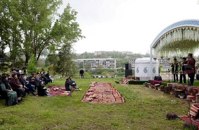 “Xarıbülbül”: Əsrin festivalı — Yüksək təşkilatçılıq və milli ornamentlərin vəhdəti...