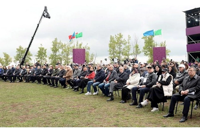 “Xarıbülbül”: Əsrin festivalı — Yüksək təşkilatçılıq və milli ornamentlərin vəhdəti...