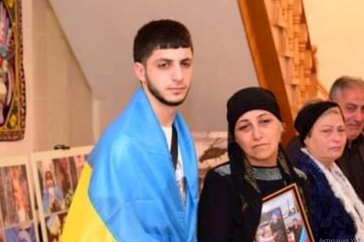 Rusiya ilə müharibədə həlak olan Ukrayna müdafiəçilərinin Bakıda xatirə lövhəsi açılıb