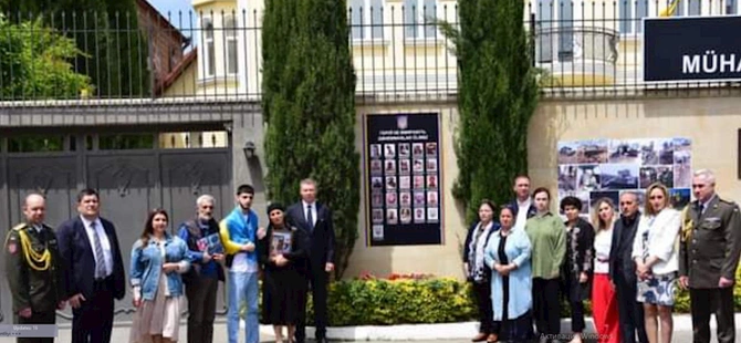 Rusiya ilə müharibədə həlak olan Ukrayna müdafiəçilərinin Bakıda xatirə lövhəsi açılıb