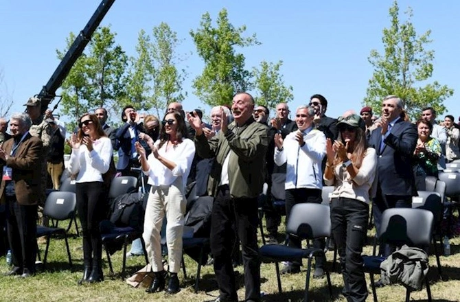 “Xarıbülbül”: Əsrin festivalı — Yüksək təşkilatçılıq və milli ornamentlərin vəhdəti...