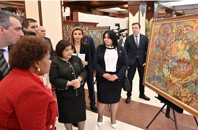 Milli Məclisdə Heydər Əliyevin 100 illik yubileyinə həsr olunmuş sərgi nümayiş etdirildi — FOTOLAR