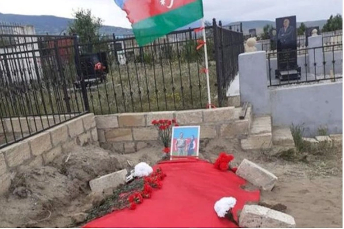 Qətlə yetirilən qadının məzarına şəhid yoldaşı ilə birgə şəkli qoyuldu
