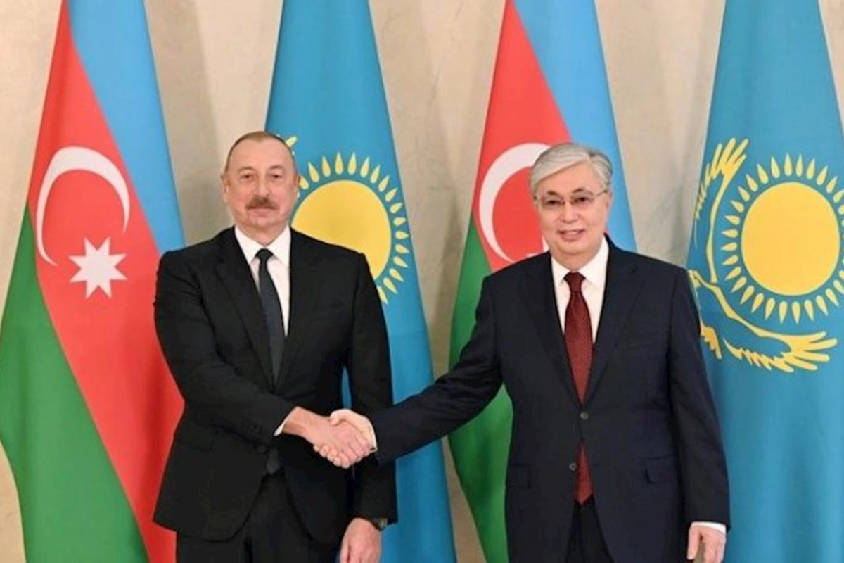 İlham Əliyev Tokayevi təbrik etdi