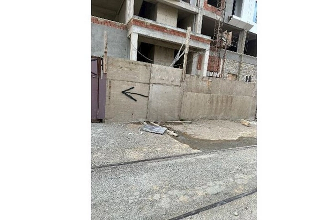 Olympus Park və Elit Park Kompleksinin relslər üzərində tikdiyi hündürmərtəbəli binalar ciddi təhlükə yaradır — FOTOLAR