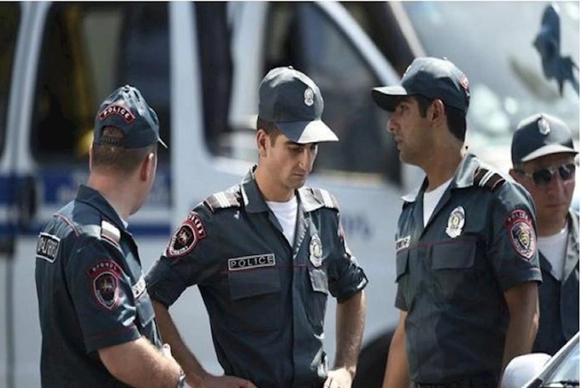 Ermənistanda məhkəmə binasında polislə toqquşma baş verib