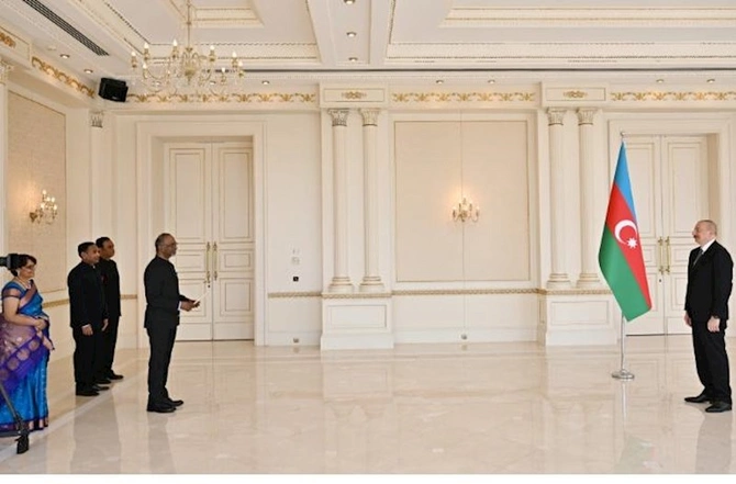 Prezident Hindistan səfirinin etimadnaməsini qəbul etdi — YENİLƏNİB (FOTOLAR) Prezident Hindistan səfirinin etimadnaməsini qəbul etdi — YENİLƏNİB (FOTOLAR)