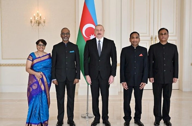 Prezident Hindistan səfirinin etimadnaməsini qəbul etdi — YENİLƏNİB (FOTOLAR) Prezident Hindistan səfirinin etimadnaməsini qəbul etdi — YENİLƏNİB (FOTOLAR)