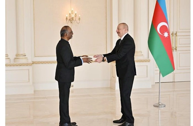 Prezident Hindistan səfirinin etimadnaməsini qəbul etdi — YENİLƏNİB (FOTOLAR) Prezident Hindistan səfirinin etimadnaməsini qəbul etdi — YENİLƏNİB (FOTOLAR)