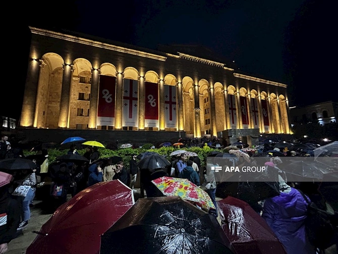 Tiflisdə Rusiya ilə aviareyslərin bərpasına görə etiraz aksiyası keçirilir — FOTOLAR Tiflisdə Rusiya ilə aviareyslərin bərpasına görə etiraz aksiyası keçirilir — FOTOLAR