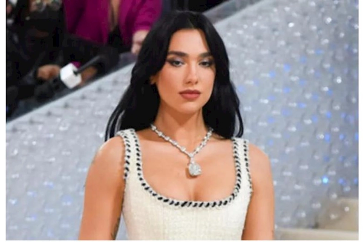 Məşhur müğənni 10 milyon dollarlıq boyunbağı aldı — FOTO