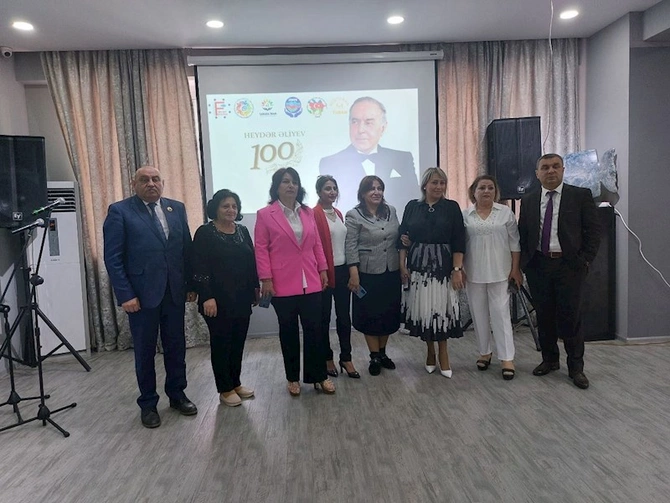 Heydər Əliyevin 100 illik yubileyi çərçivəsində “Heydər Əliyev və Müasir Azərbaycan” mövzusunda konfrans keçirildi — FOTOLAR Heydər Əliyevin 100 illik yubileyi çərçivəsində “Heydər Əliyev və Müasir Azərbaycan” mövzusunda konfrans keçirildi — FOTOLAR
