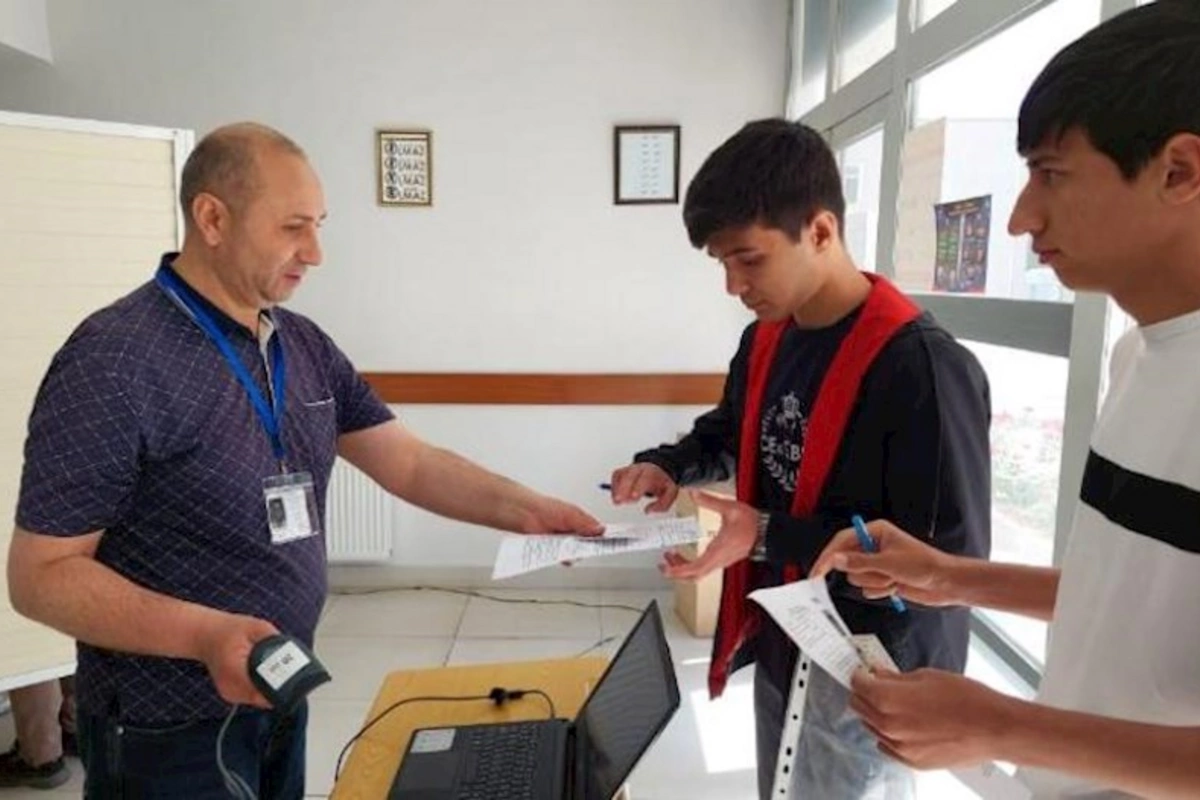 22 mindən artıq abituriyent imtahan verir