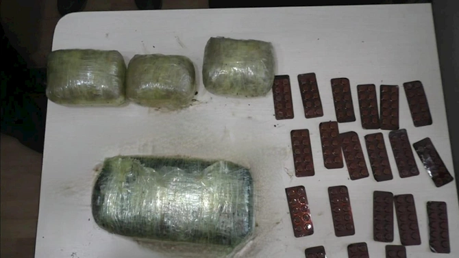 Cəlilabadda narkokuryerlərdən 7 kiloqramdan artıq müxtəlif növ narkotik vasitə və həblər aşkarlanıb Cəlilabadda narkokuryerlərdən 7 kiloqramdan artıq müxtəlif növ narkotik vasitə və həblər aşkarlanıb