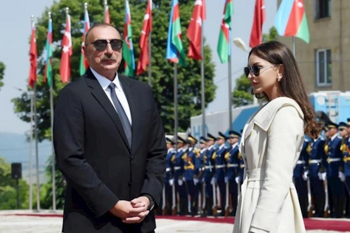 İlham Əliyev və Mehriban Əliyeva Litvanın keçmiş Prezidentinə başsağlığı veriblər