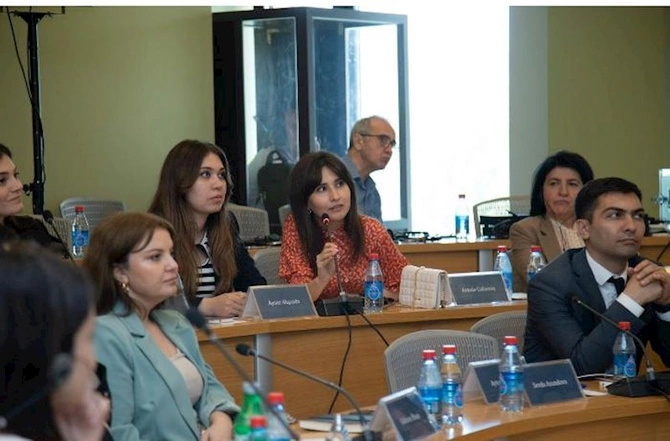 “Media savadlılığı və dezinformasiya ilə mübarizə” mövzusunda TƏLİM — FOTOLAR