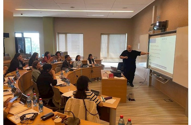 “Media savadlılığı və dezinformasiya ilə mübarizə” mövzusunda TƏLİM — FOTOLAR