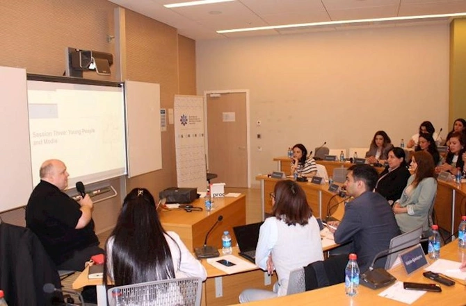 “Media savadlılığı və dezinformasiya ilə mübarizə” mövzusunda TƏLİM — FOTOLAR