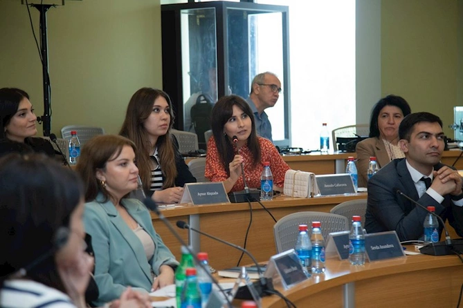 “Media savadlılığı və dezinformasiya ilə mübarizə” mövzusunda təlim proqramına başlanılıb — FOTOLAR