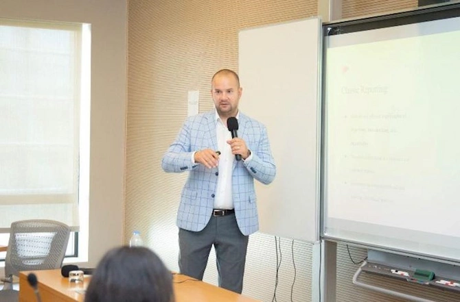 “Media savadlılığı və dezinformasiya ilə mübarizə” mövzusunda TƏLİM — FOTOLAR