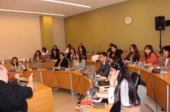 “Media savadlılığı və dezinformasiya ilə mübarizə” mövzusunda TƏLİM — FOTOLAR