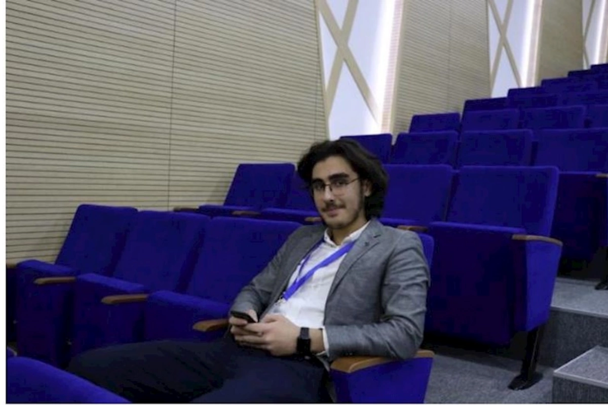 Yüksək bal toplayan abituriyent: “Başqaları gedib dostları ilə vaxt keçirəndə, mən dərs oxuyurdum...”