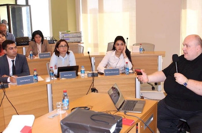 “Media savadlılığı və dezinformasiya ilə mübarizə” mövzusunda TƏLİM — FOTOLAR
