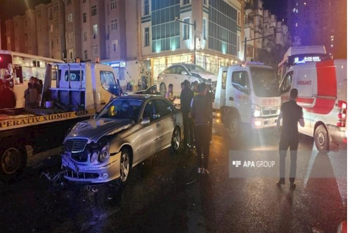Bakıda 4 maşın toqquşub, xəsarət alan var