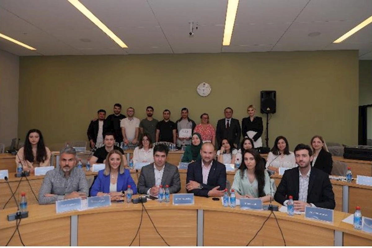 Media savadlılığı və dezinformasiya ilə mübarizə” mövzusunda keçirilən təlim proqramı yekunlaşıb — FOTOLAR